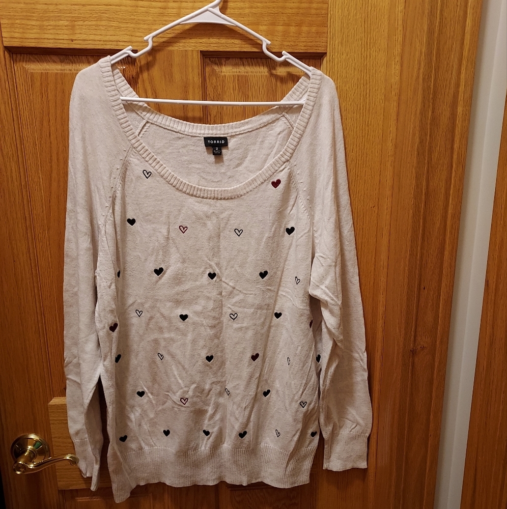 Torrid Size 2 (2X/XXL) Off White Sweater with Embroidered Black and Red Hearts